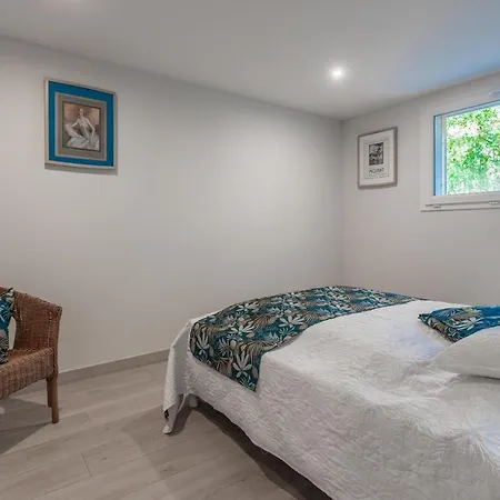 Vakantiehuis Rez-villa 75m² Piscine Parking Saint-Raphaël